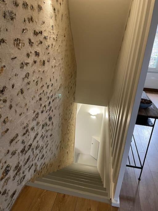 Tiny Paradise - 2 Bedrooms Apartment Montigny-sur-Loing Eksteriør bilde