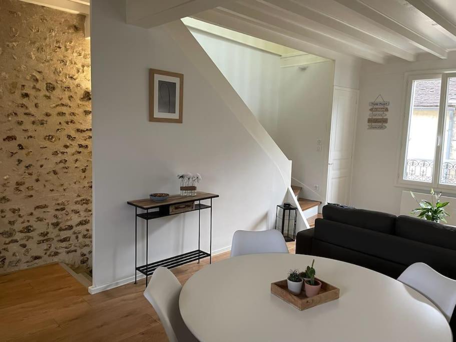 Tiny Paradise - 2 Bedrooms Apartment Montigny-sur-Loing Eksteriør bilde